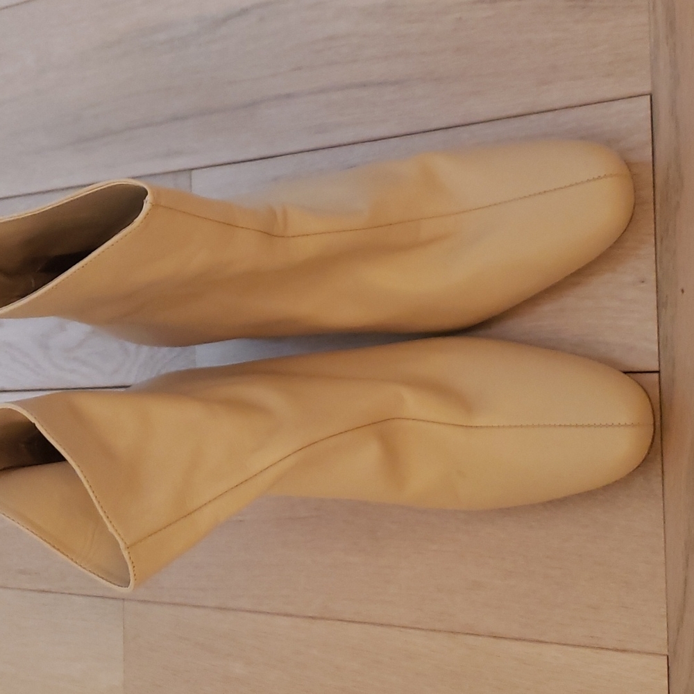 ZARA BEIGE BOOTS